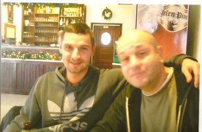 Bojan och Miroslav på fiskrestaurang i Stara Palanka.